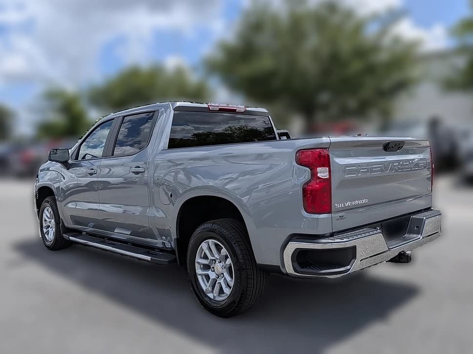 Chevrolet Silverado 1500 LT 2WD Crew Cab 147" 2026 — side view