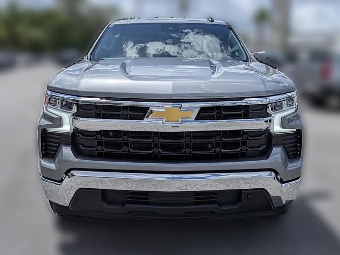 Chevrolet Silverado 1500 LT 2WD Crew Cab 147" 2026 — side view