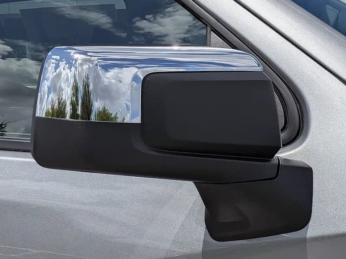 Chevrolet Silverado 1500 LT 2WD Crew Cab 147" 2026 — side view