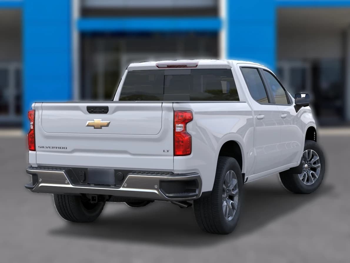 Chevrolet Silverado 1500 LT 2WD Crew Cab 147" 2026 — side view