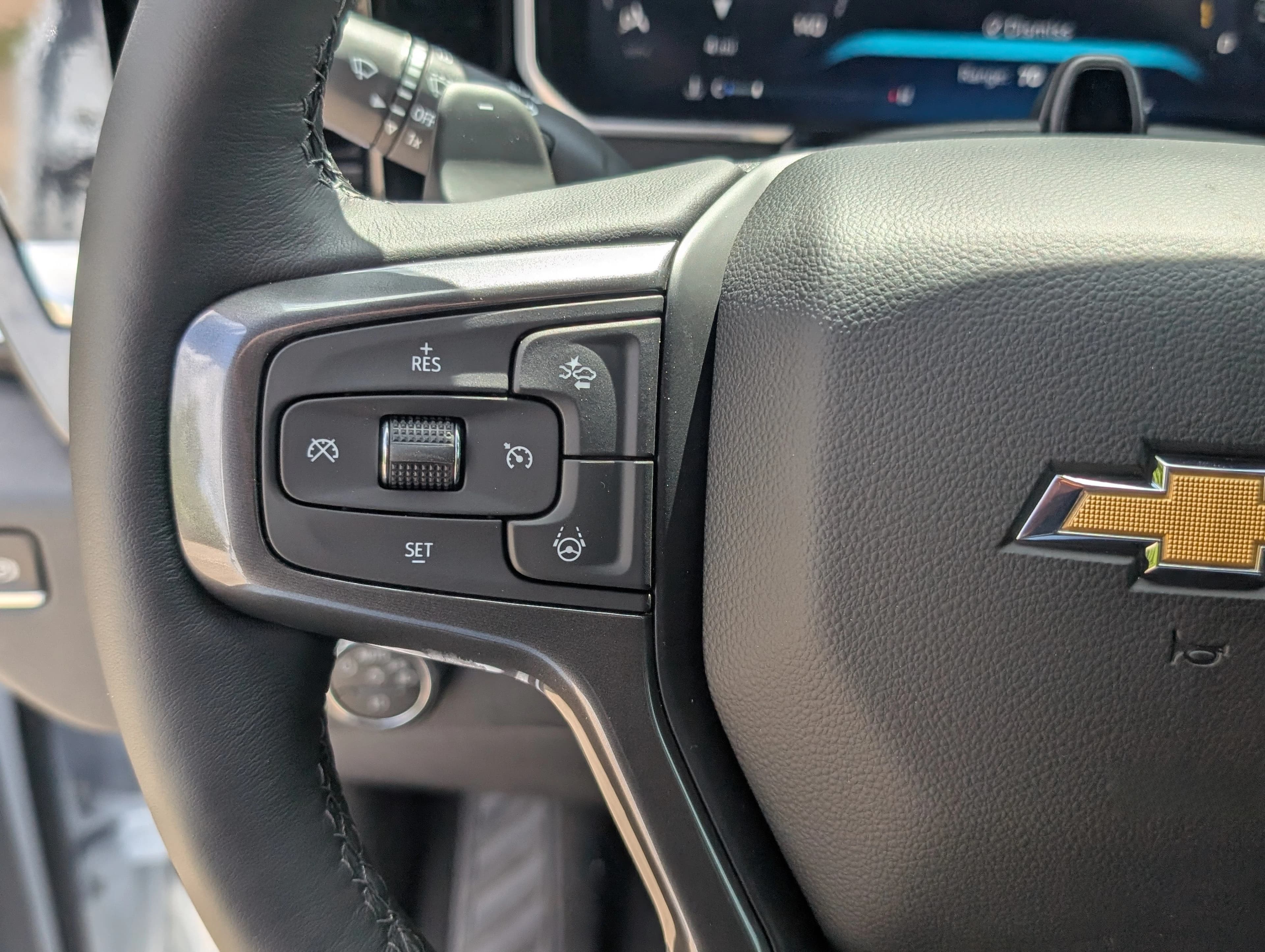 Chevrolet Silverado 1500 High Country 2WD Crew Cab 147" 2026 — side view