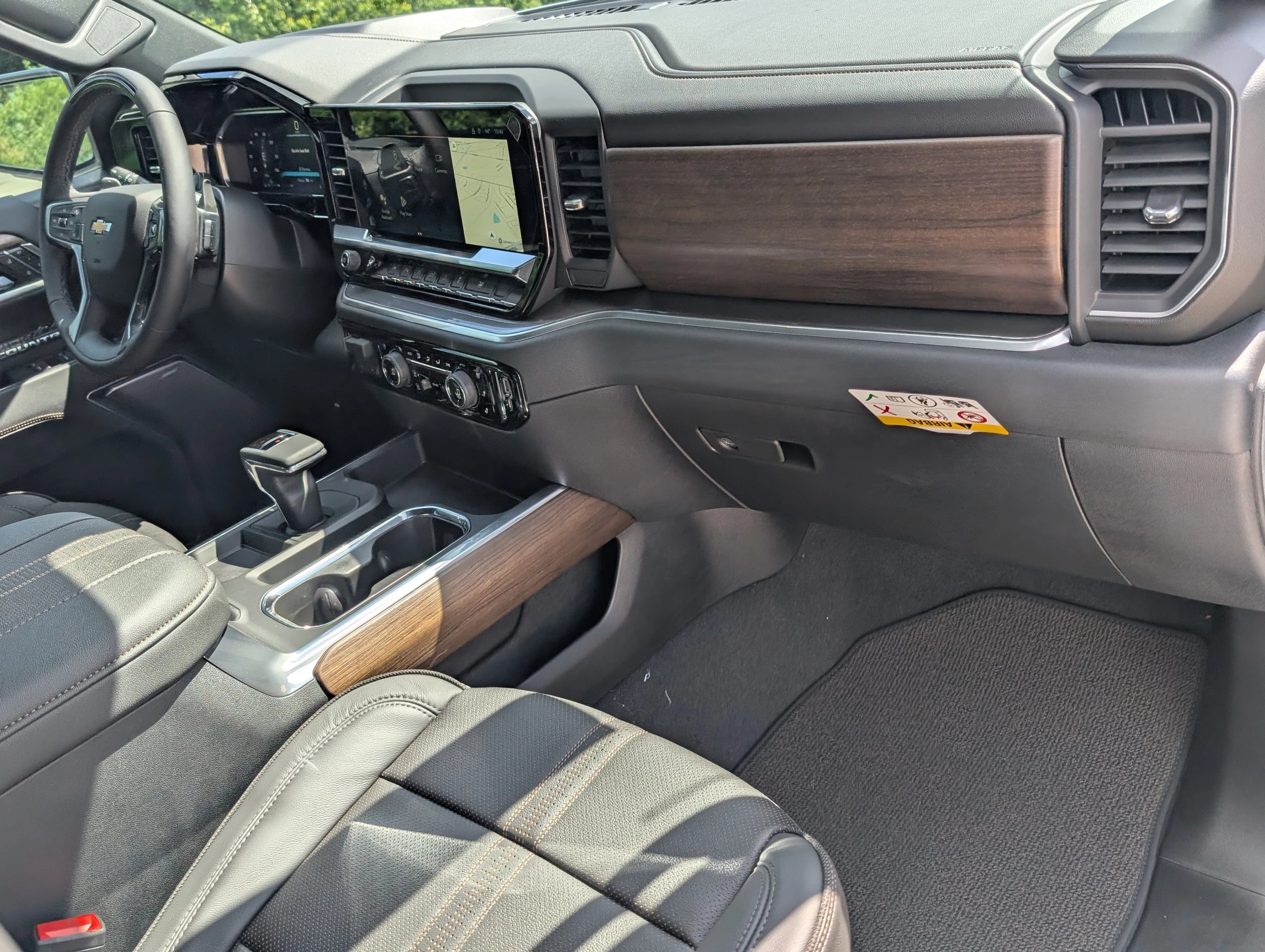 Chevrolet Silverado 1500 High Country 2WD Crew Cab 147" 2026 — side view