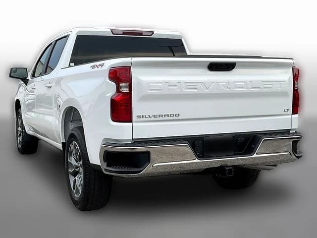 Chevrolet Silverado 1500 LT 4WD Crew Cab 147" 2026 — side view