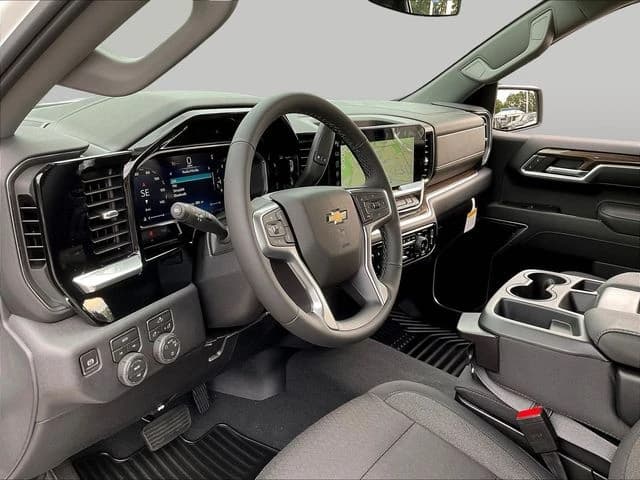 Chevrolet Silverado 1500 LT 4WD Crew Cab 147" 2026 — side view