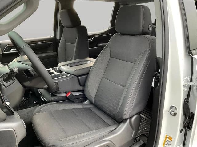 Chevrolet Silverado 1500 LT 4WD Crew Cab 147" 2026 — side view