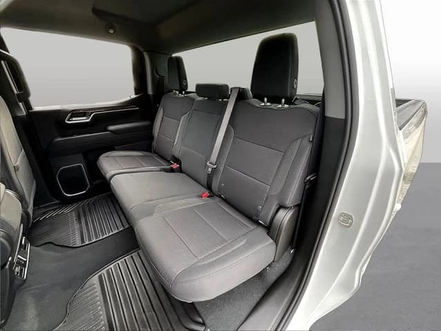 Chevrolet Silverado 1500 LT 4WD Crew Cab 147" 2026 — side view