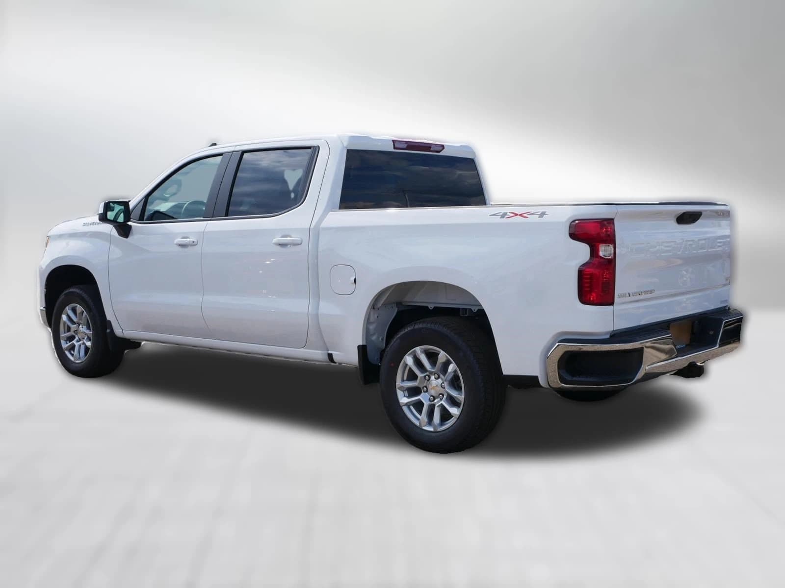 Chevrolet Silverado 1500 LT 4WD Crew Cab 147" 2026 — side view