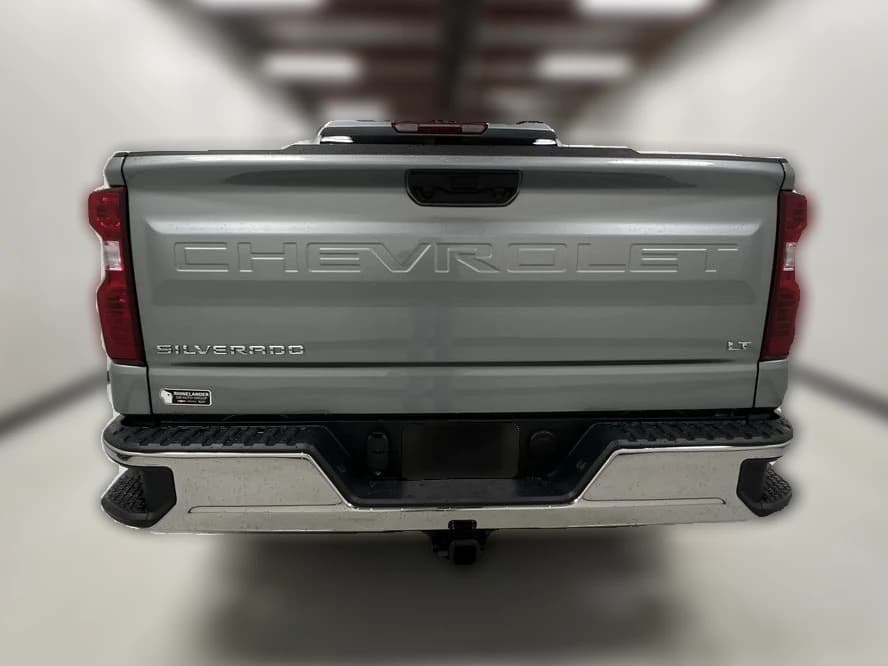 Chevrolet Silverado 1500 LT 4WD Crew Cab 147" 2026 — side view