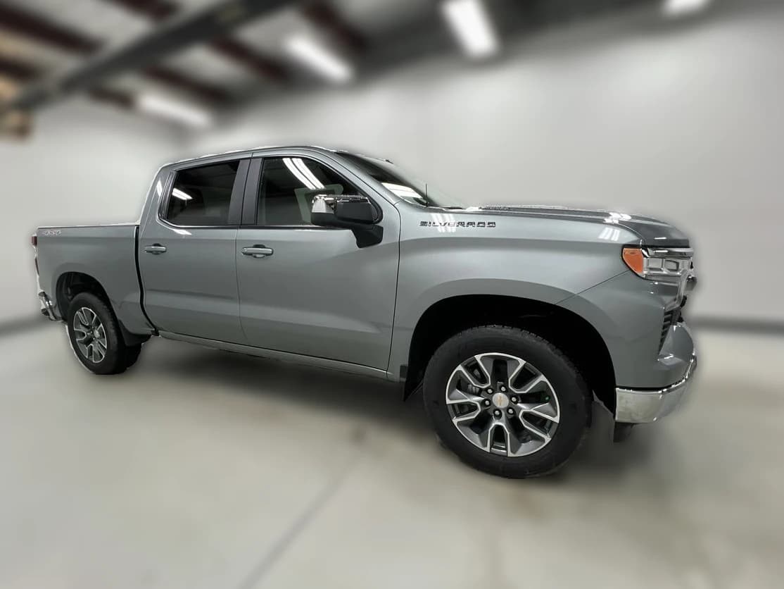 Chevrolet Silverado 1500 LT 4WD Crew Cab 147" 2026 — side view