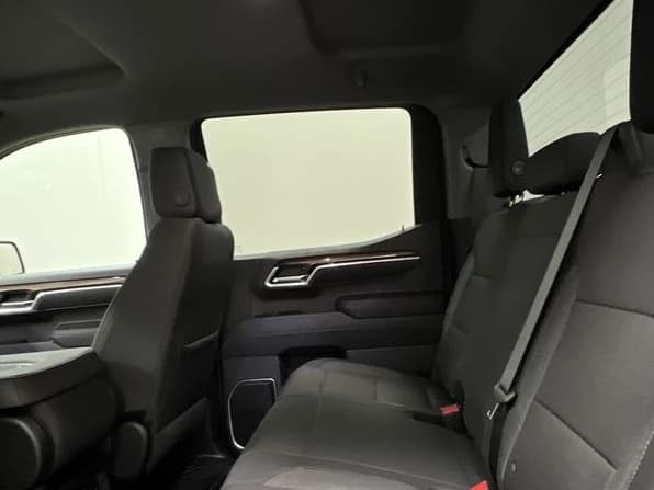 Chevrolet Silverado 1500 LT 4WD Crew Cab 147" 2026 — side view