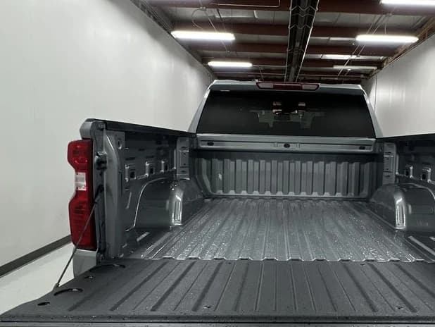 Chevrolet Silverado 1500 LT 4WD Crew Cab 147" 2026 — side view