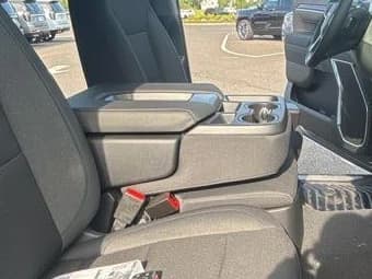 Chevrolet Silverado 1500 LT 4WD Crew Cab 147" 2026 — side view