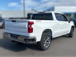 Chevrolet Silverado 1500 LT 4WD Crew Cab 147" 2026 — side view