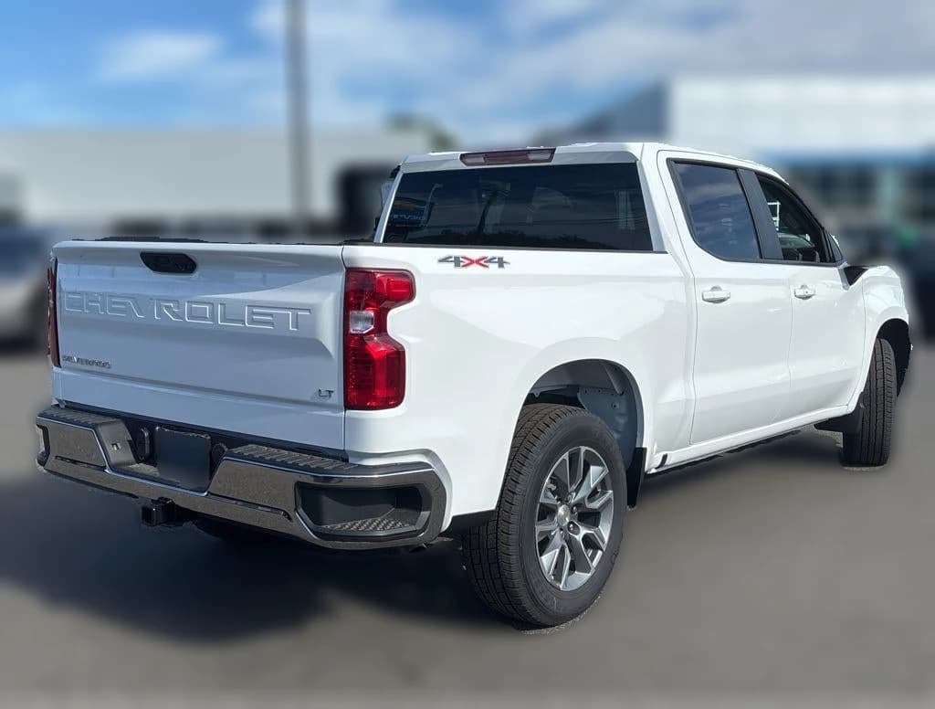 Chevrolet Silverado 1500 LT 4WD Crew Cab 147" 2026 — side view