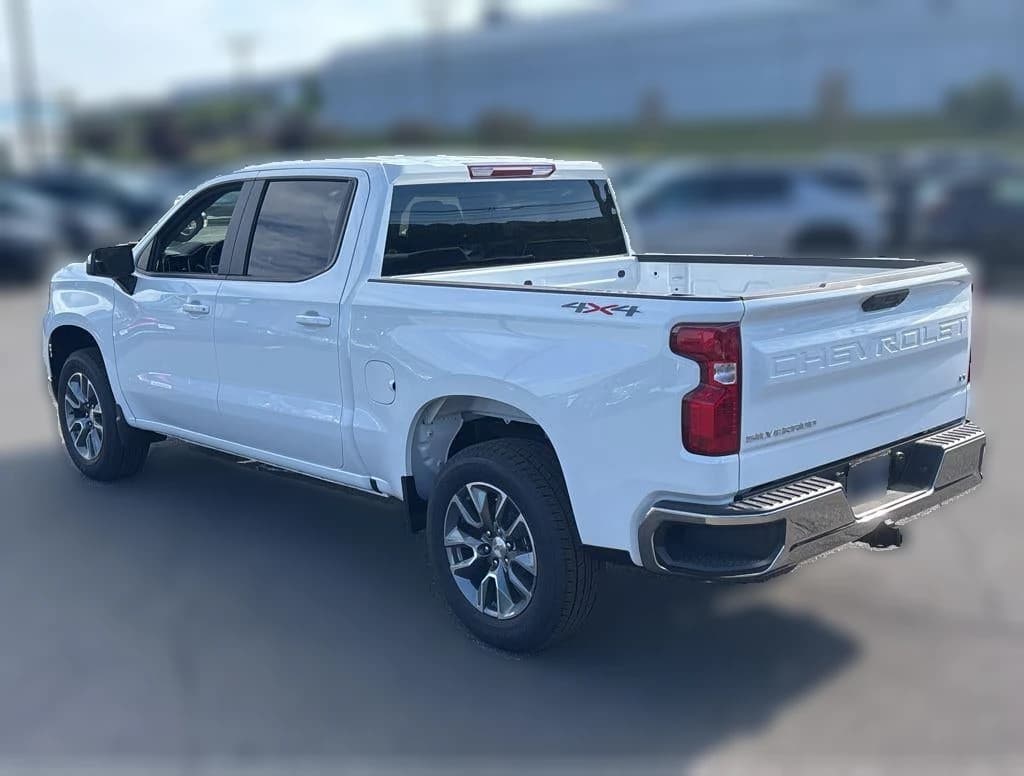 Chevrolet Silverado 1500 LT 4WD Crew Cab 147" 2026 — side view