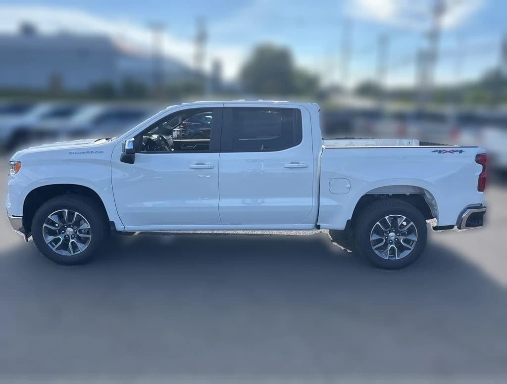 Chevrolet Silverado 1500 LT 4WD Crew Cab 147" 2026 — side view