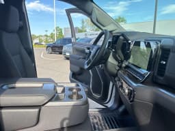 Chevrolet Silverado 1500 LT 4WD Crew Cab 147" 2026 — side view