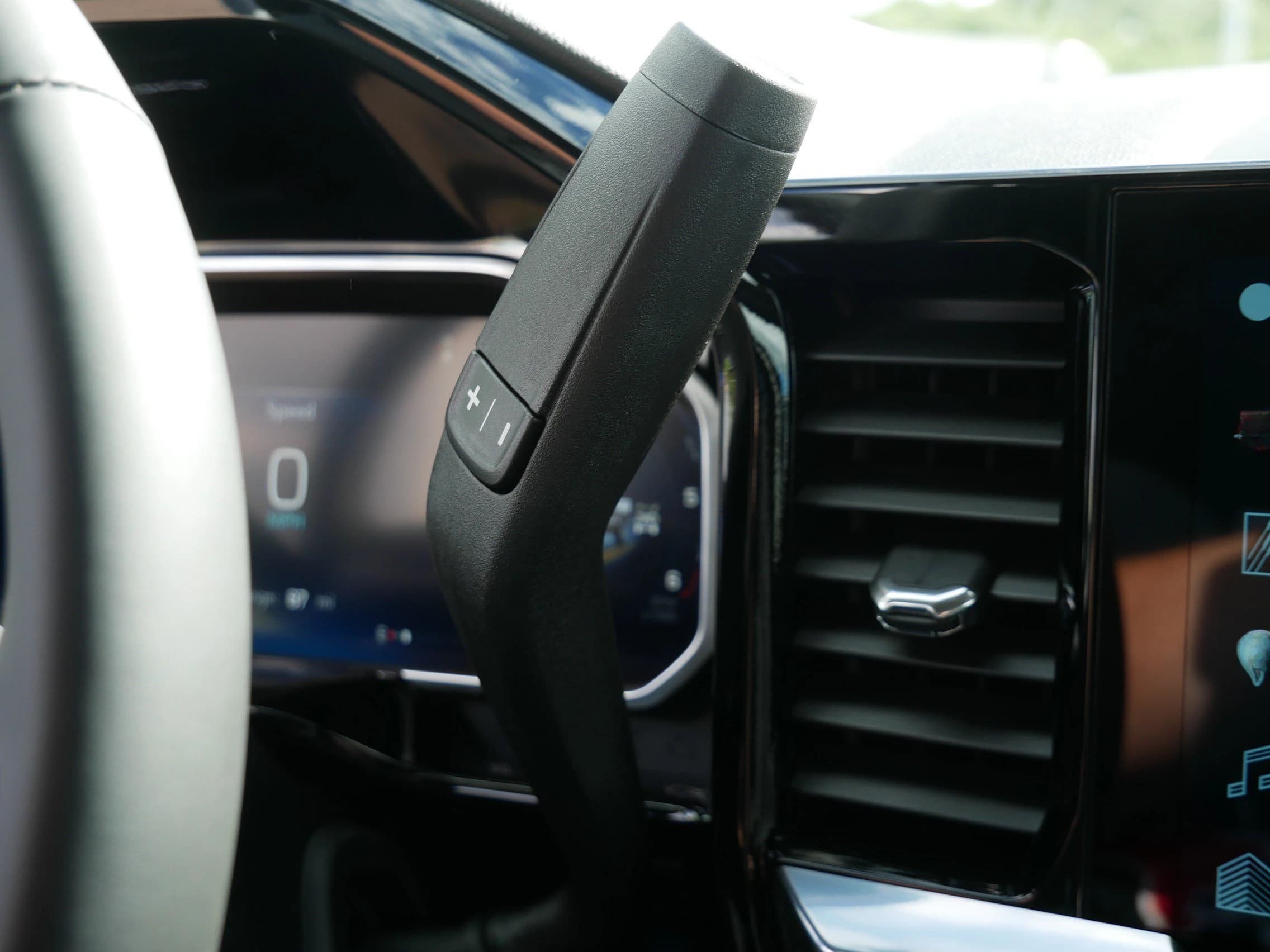 Chevrolet Silverado 1500 LT 4WD Crew Cab 147" 2026 — side view