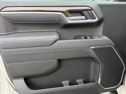 Chevrolet Silverado 1500 RST 4WD Crew Cab 147" 2026 — side view