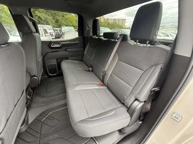 Chevrolet Silverado 1500 RST 4WD Crew Cab 147" 2026 — side view