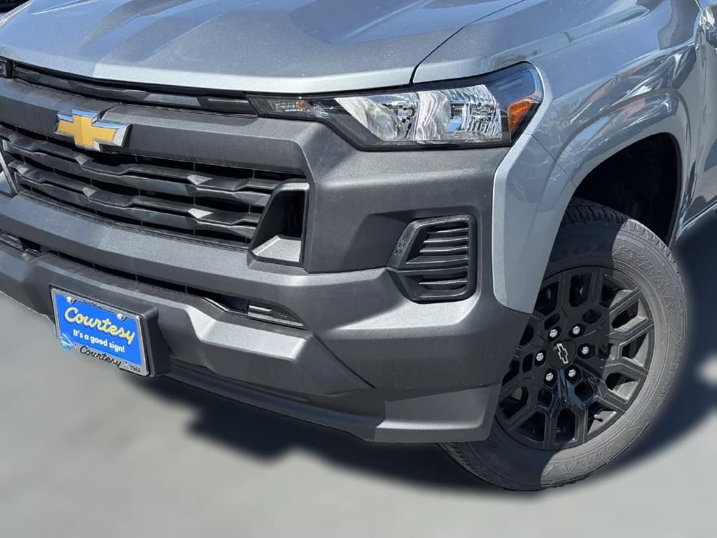 Chevrolet Colorado 2WD Work Truck Crew Cab 2026 — side view