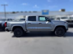 Chevrolet Colorado 2WD Work Truck Crew Cab 2026 — side view