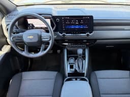Chevrolet Colorado 2WD Work Truck Crew Cab 2026 — side view