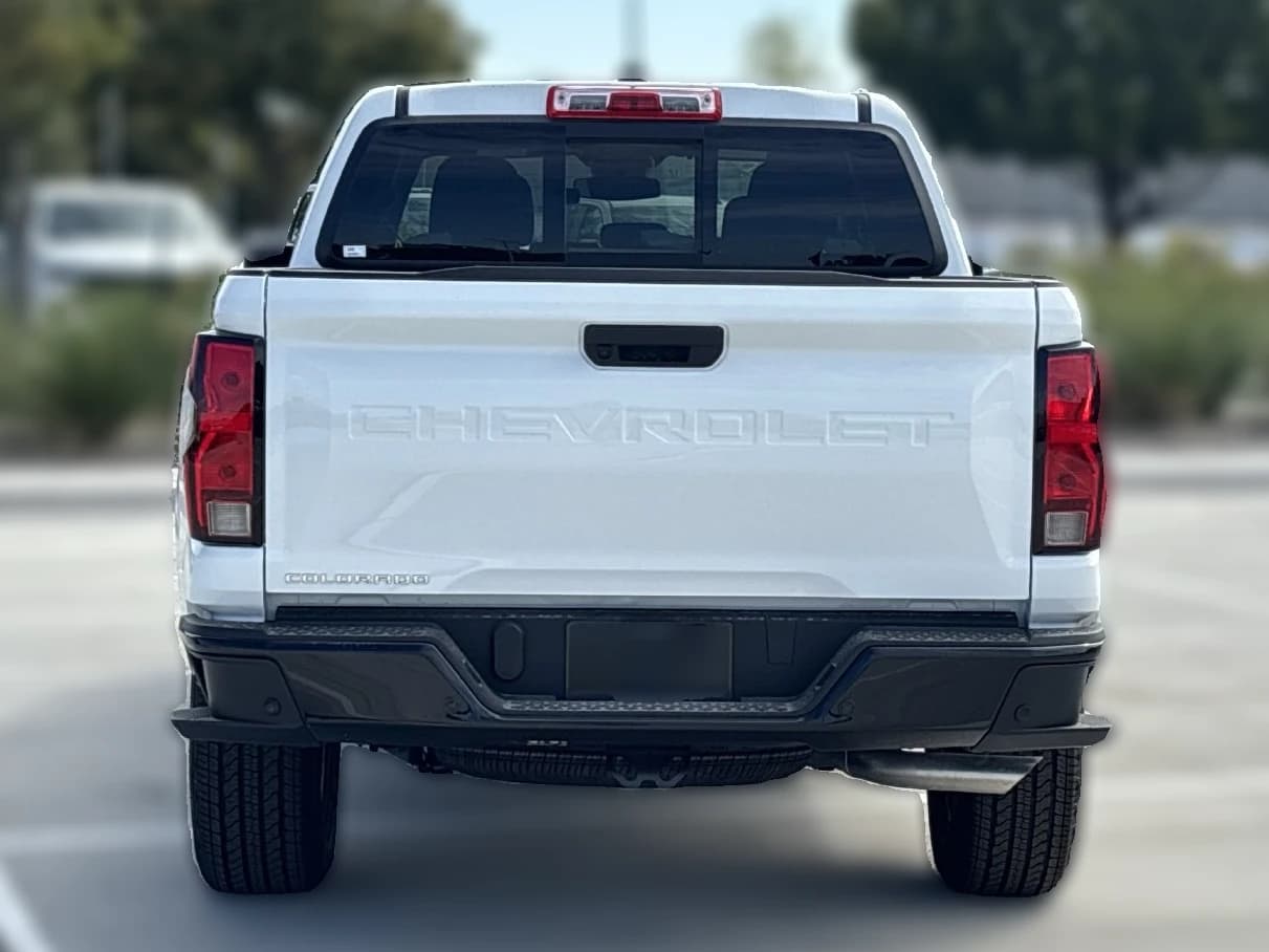 Chevrolet Colorado 2WD Work Truck Crew Cab 2026 — side view