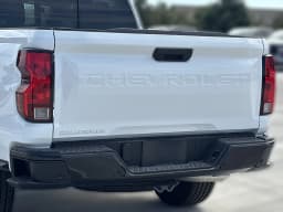 Chevrolet Colorado 2WD Work Truck Crew Cab 2026 — side view