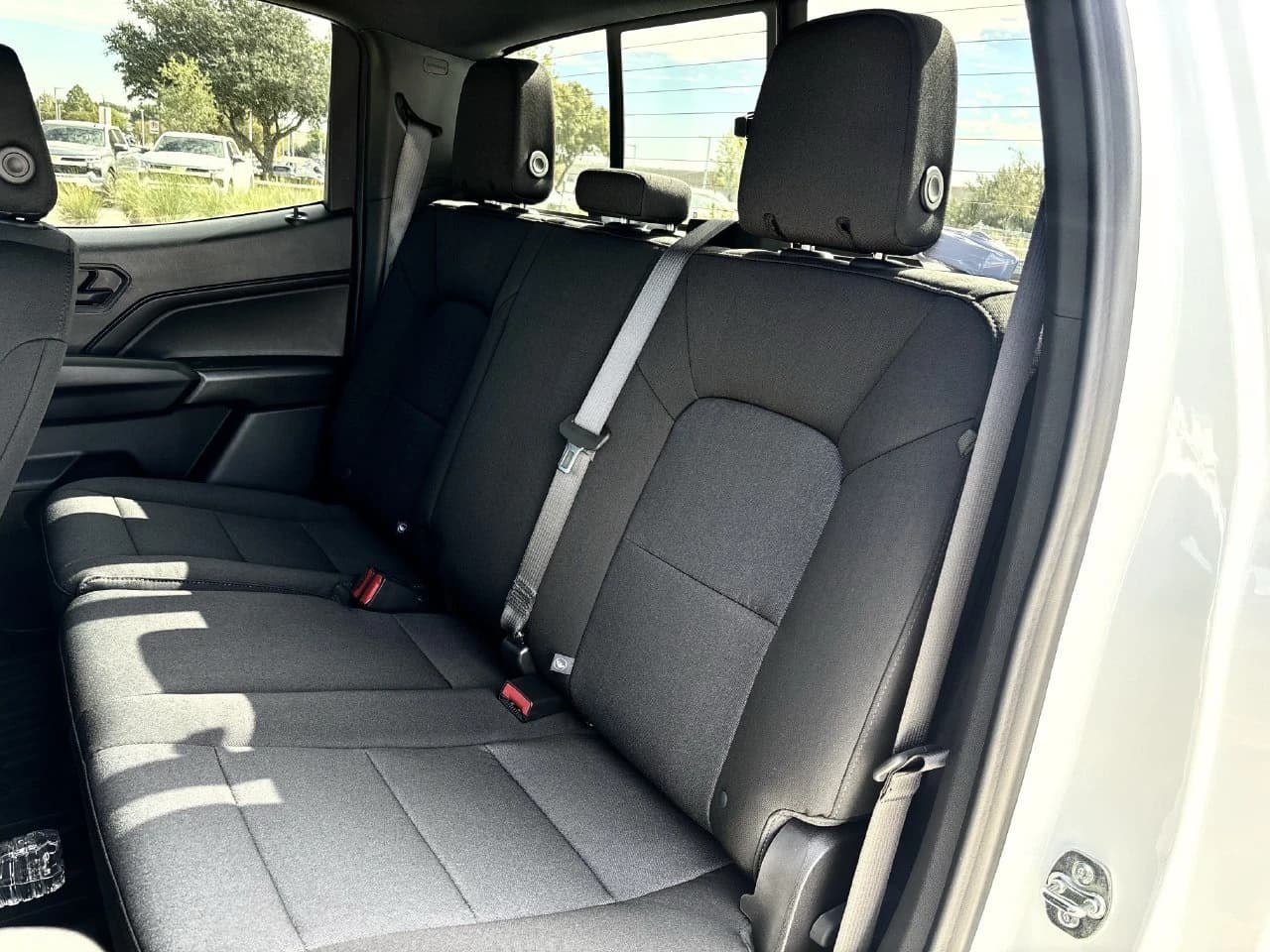 Chevrolet Colorado 2WD Work Truck Crew Cab 2026 — side view