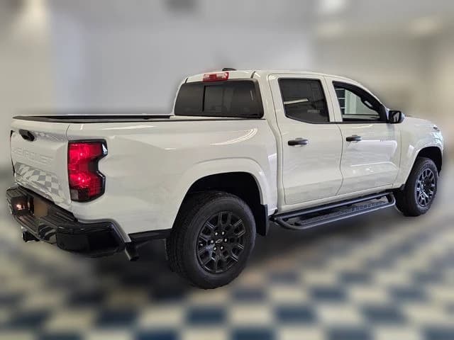 Chevrolet Colorado 2WD Work Truck Crew Cab 2026 — side view
