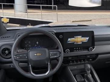 Chevrolet Colorado 2WD Work Truck Crew Cab 2026 — side view
