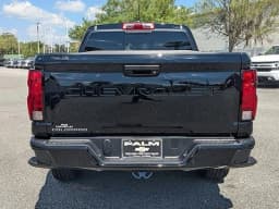 Chevrolet Colorado 2WD Work Truck Crew Cab 2026 — side view