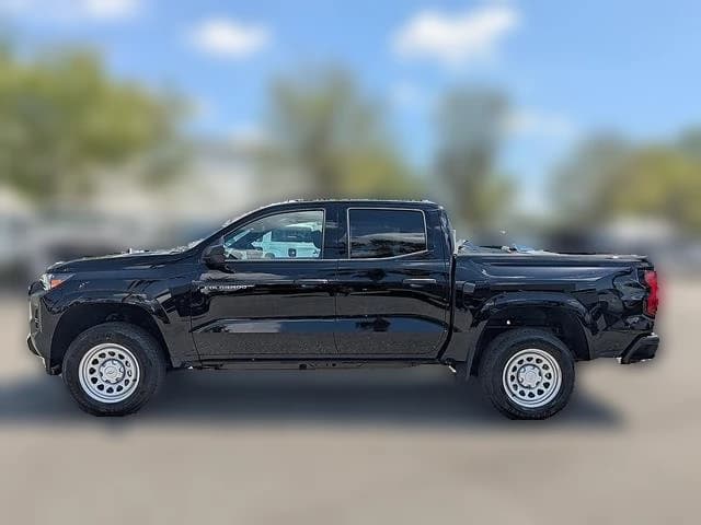 Chevrolet Colorado 2WD Work Truck Crew Cab 2026 — side view