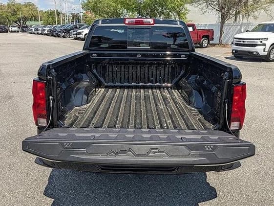 Chevrolet Colorado 2WD Work Truck Crew Cab 2026 — side view