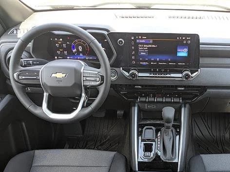 Chevrolet Colorado 2WD Work Truck Crew Cab 2026 — side view