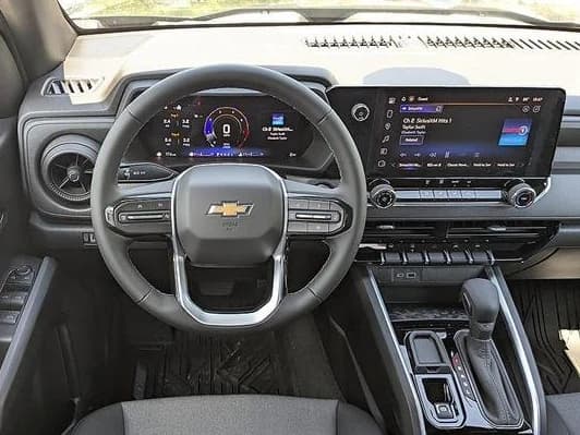 Chevrolet Colorado 2WD Work Truck Crew Cab 2026 — side view
