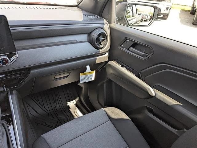 Chevrolet Colorado 2WD Work Truck Crew Cab 2026 — side view
