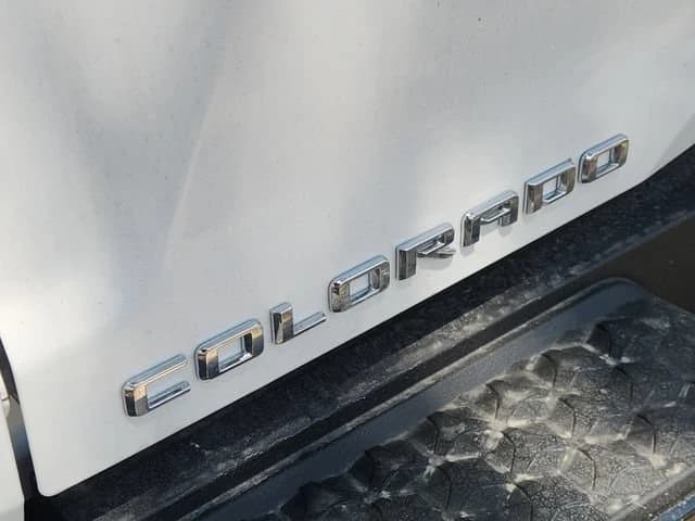 Chevrolet Colorado 2WD Work Truck Crew Cab 2026 — side view