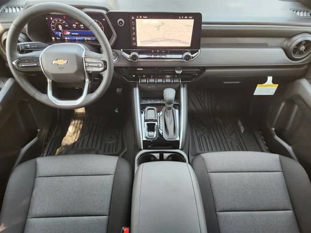 Chevrolet Colorado 2WD Work Truck Crew Cab 2026 — side view