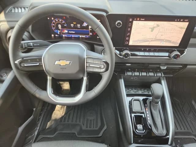 Chevrolet Colorado 2WD Work Truck Crew Cab 2026 — side view