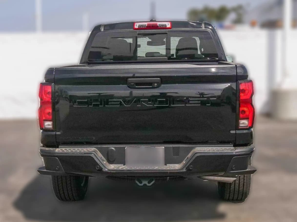 Chevrolet Colorado 2WD LT Crew Cab 2026 — side view