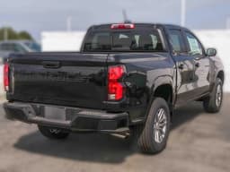 Chevrolet Colorado 2WD LT Crew Cab 2026 — side view