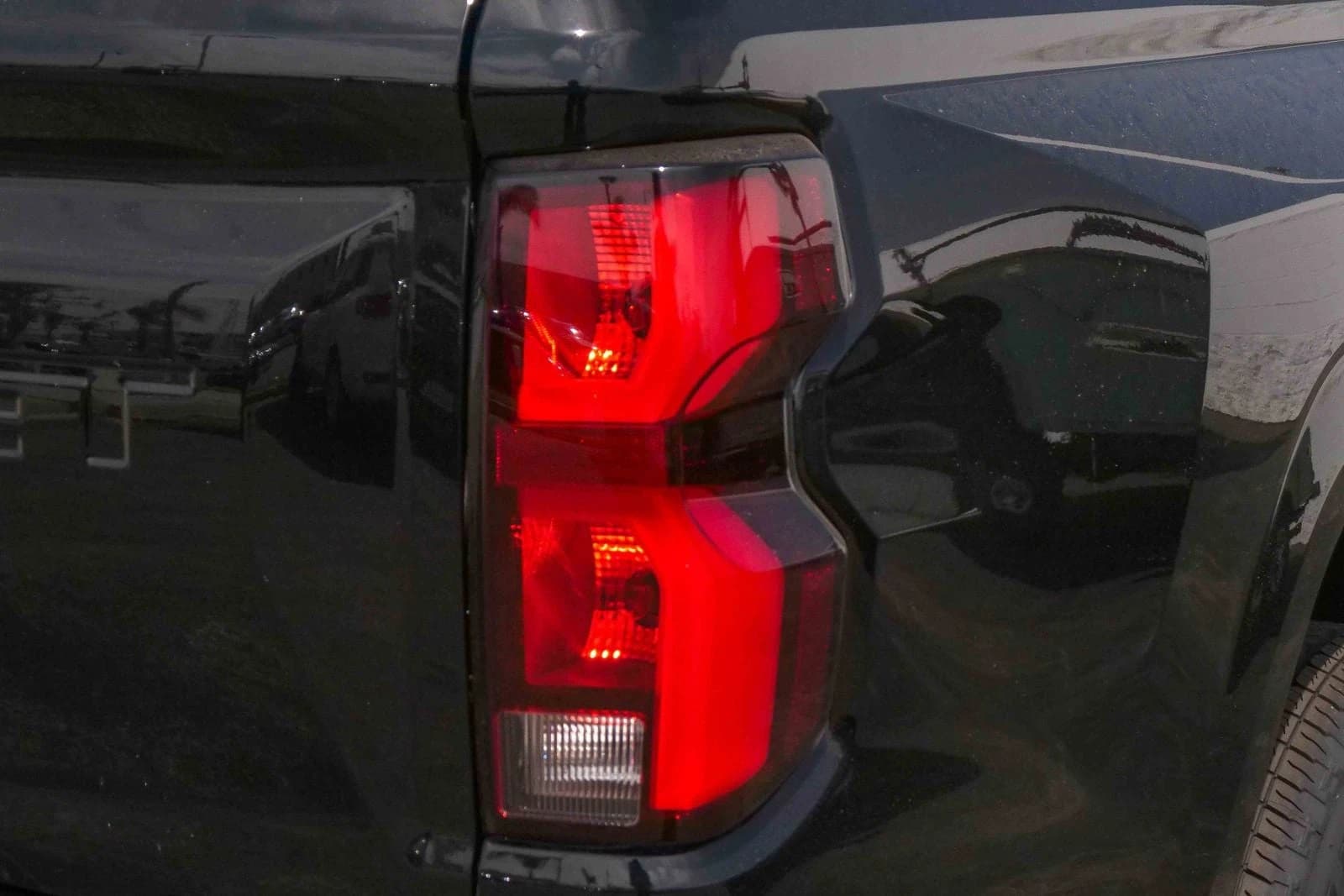 Chevrolet Colorado 2WD LT Crew Cab 2026 — side view