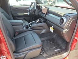 Chevrolet Colorado 2WD LT Crew Cab 2026 — side view