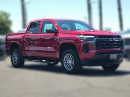 Chevrolet Colorado 2WD LT Crew Cab 2026 — side view