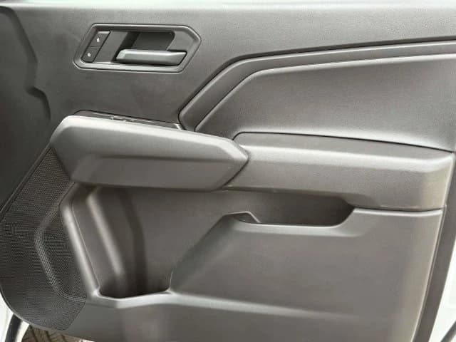 Chevrolet Colorado 4WD Work Truck Crew Cab 2026 — side view