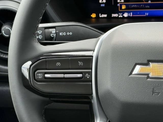 Chevrolet Colorado 4WD Work Truck Crew Cab 2026 — side view