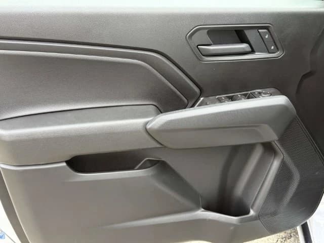 Chevrolet Colorado 4WD Work Truck Crew Cab 2026 — side view