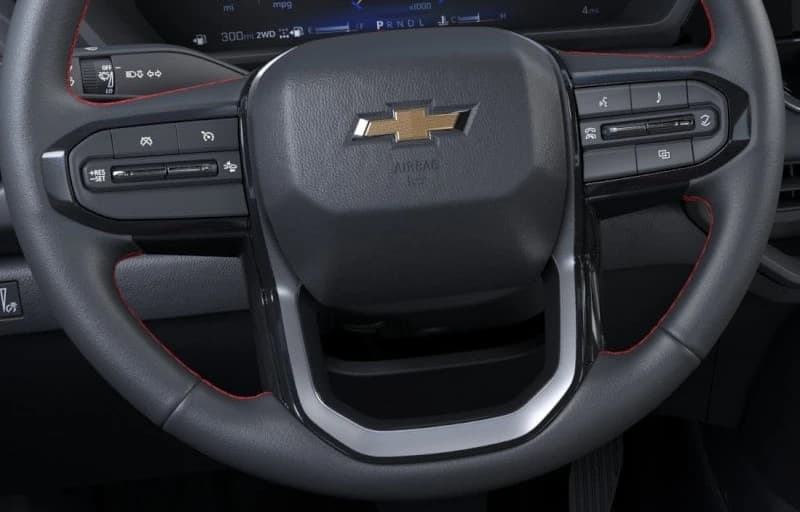 Chevrolet Colorado 4WD Work Truck Crew Cab 2026 — side view